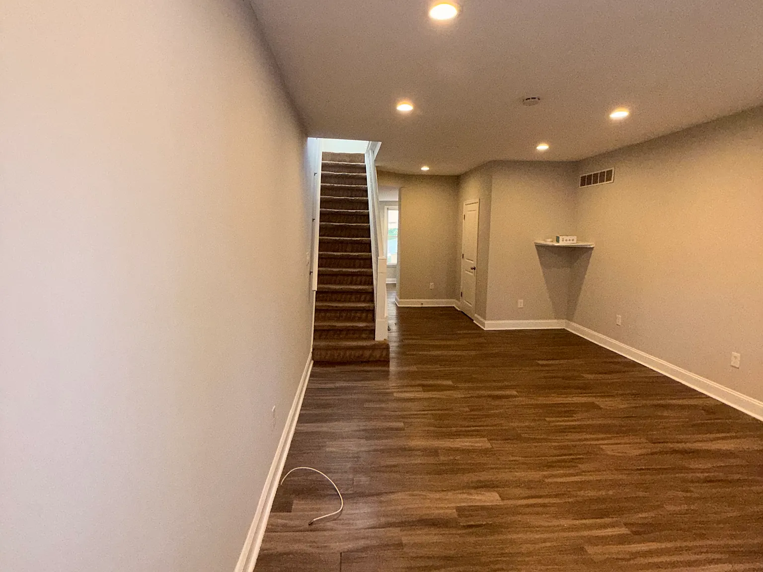 4 bed, 1.5 bath, 1350 sqft, $2,500 — Photo 2