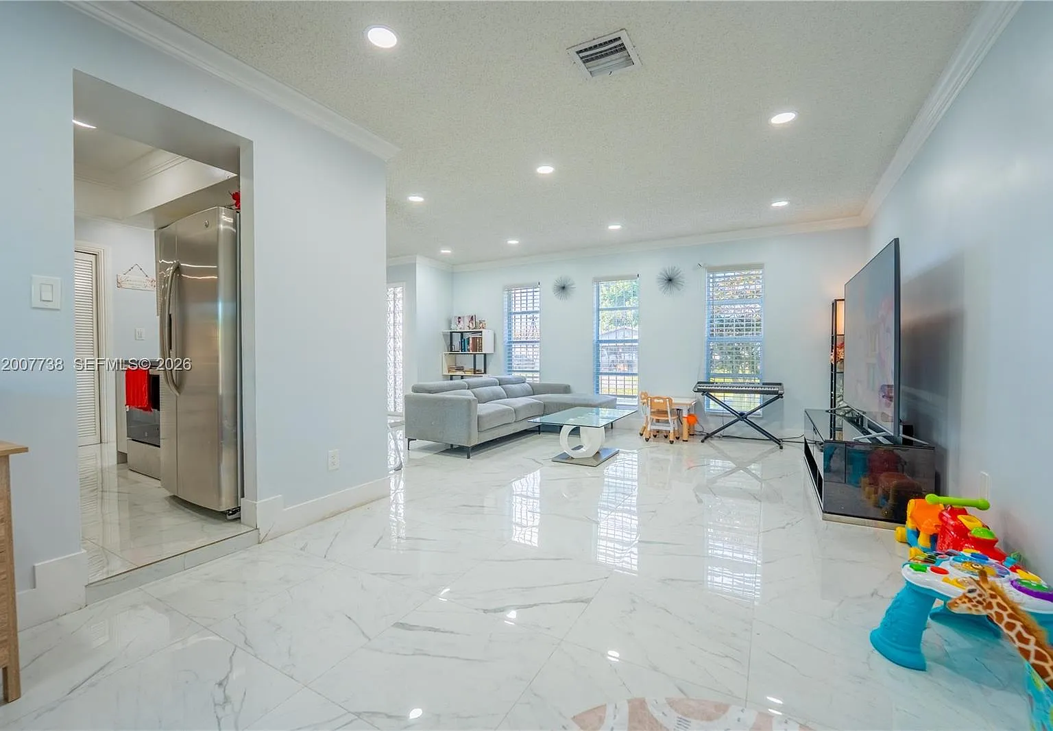 3 bed, 1.0 bath, $3,500 — Photo 4