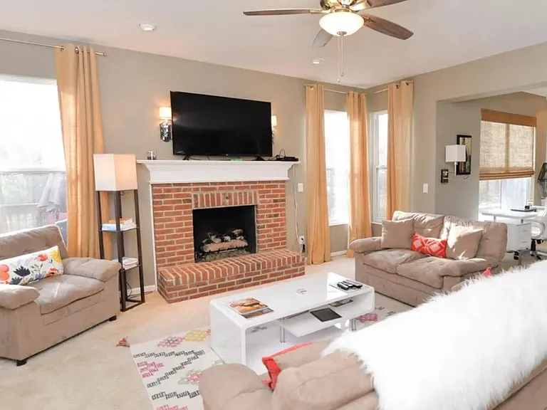 1867 Grovepointe Dr — Photo 3