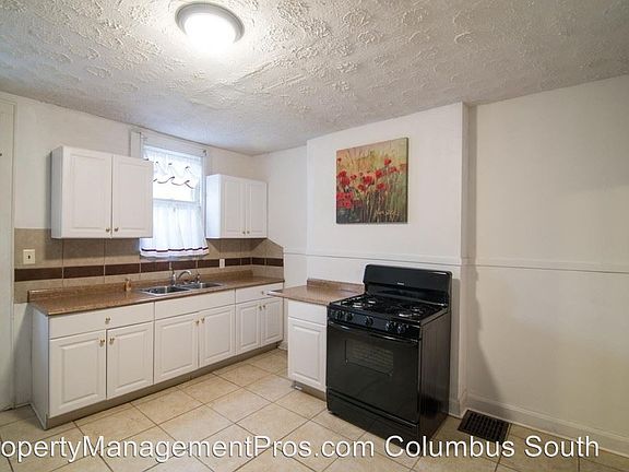 4th image of 890 E Livingston Ave