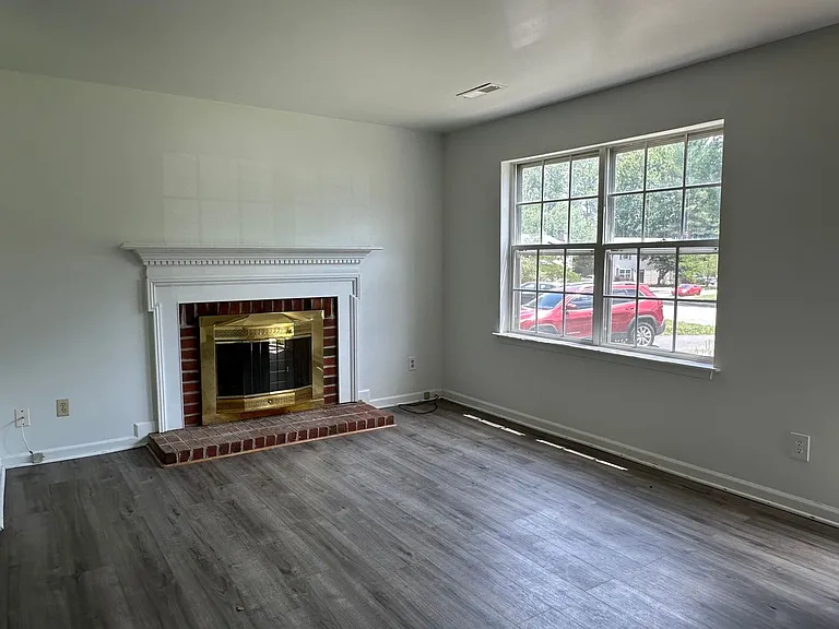 270 Albert Ct — Photo 1