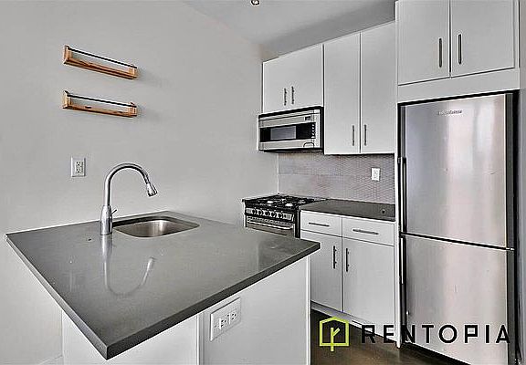 5th image of 273 Leonard St #1S