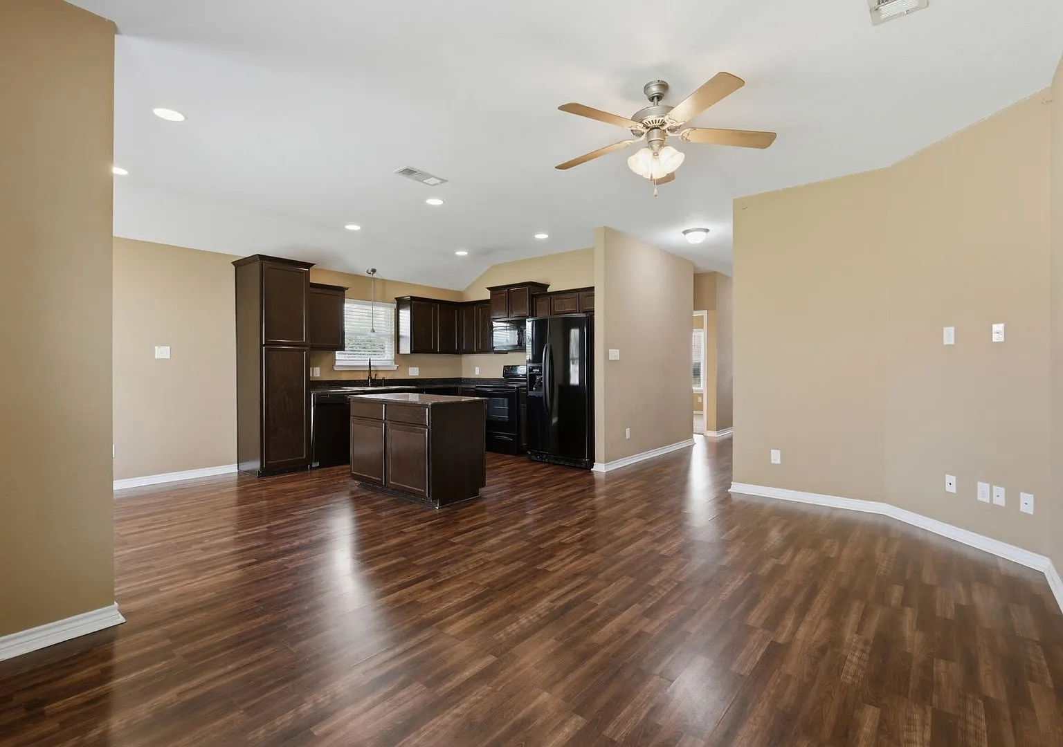 Spacious 3/2 Available for Lease in Bryan/College Station — Photo 4