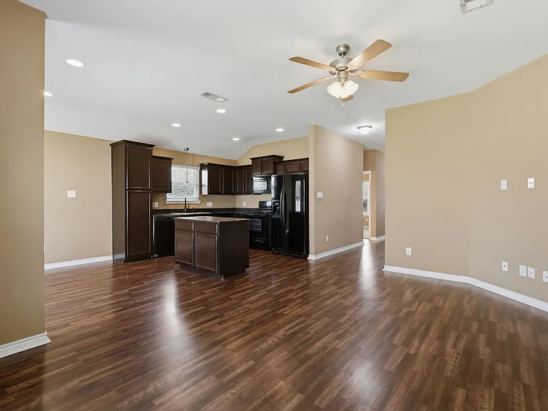 2484 Horse Shoe Dr — Photo 4