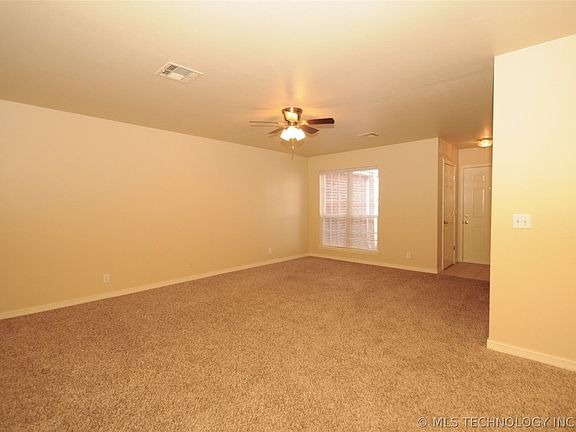 4th image of 1217 W Jackson Ct