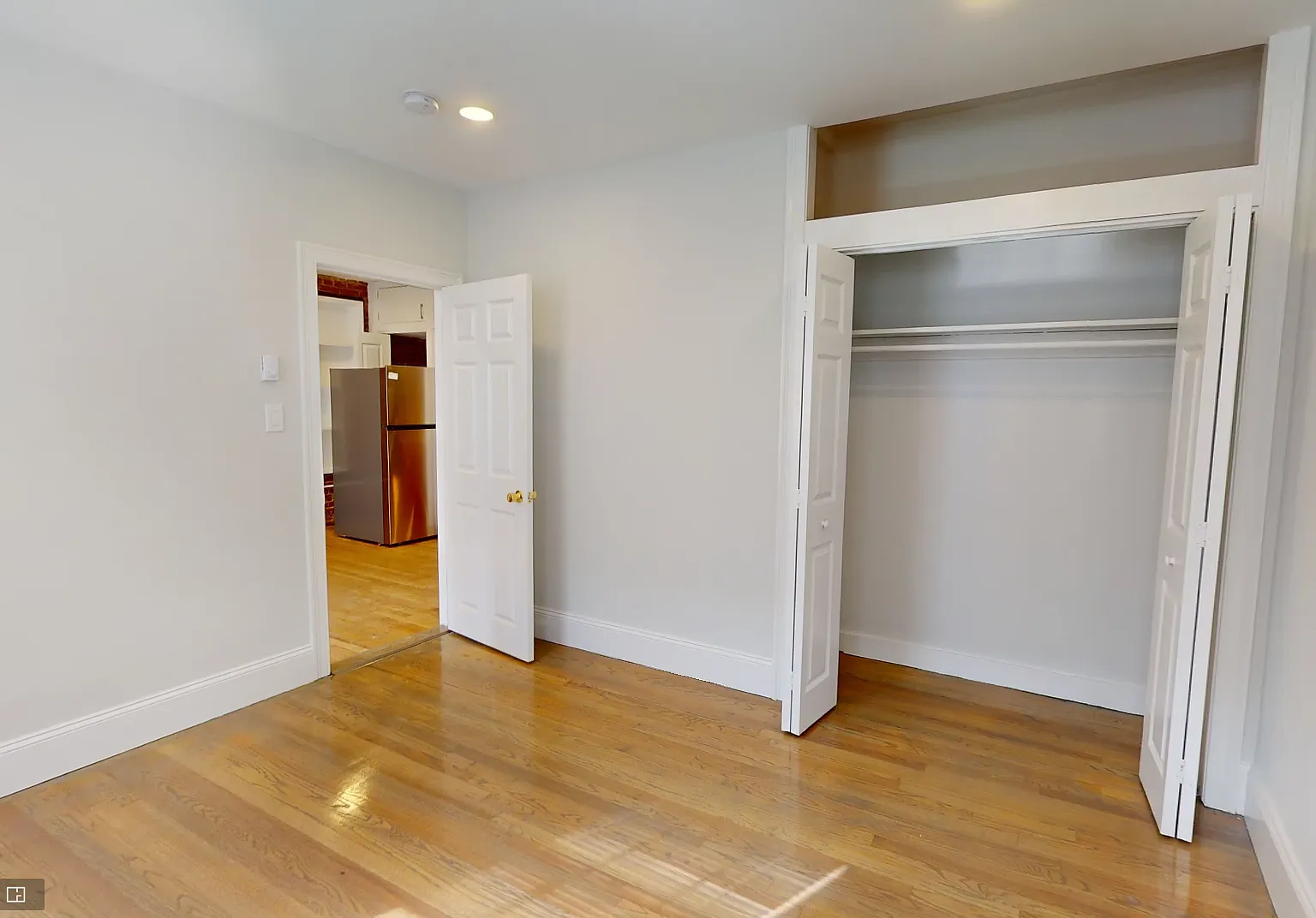 2 bed, 999 sqft, $4,050 — Photo 3