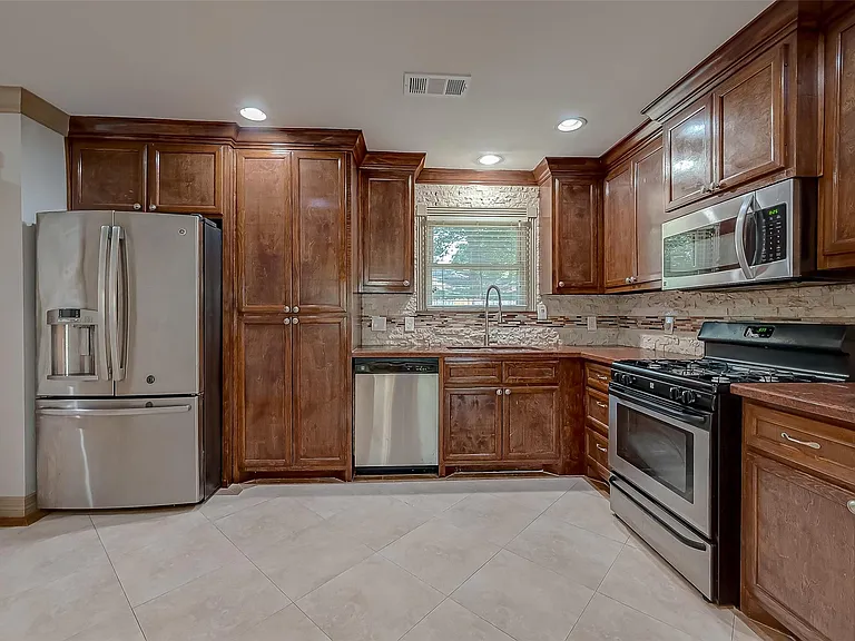 5706 Carew St — Photo 11