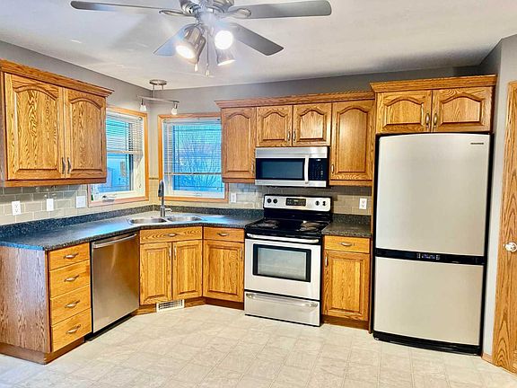 3rd image of 1121 18a St