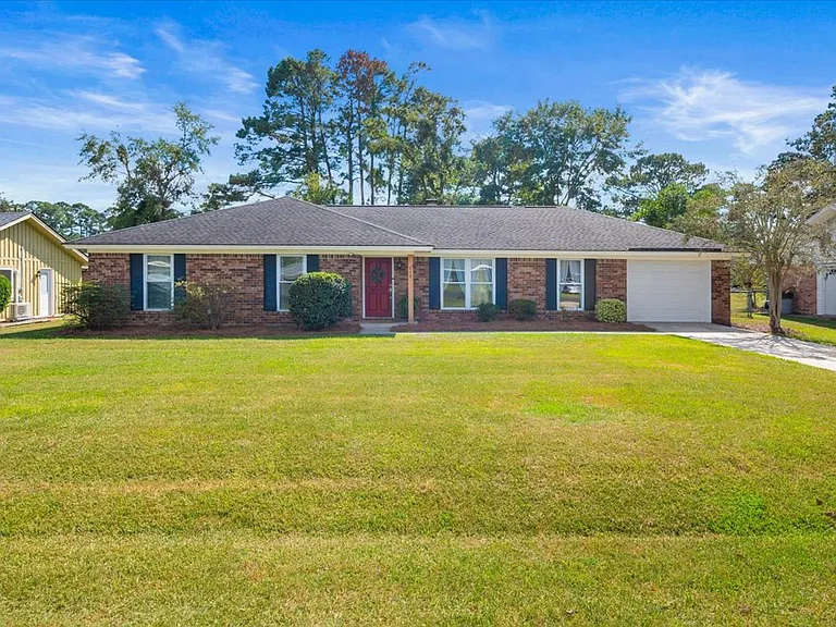 210 Pine Grove Dr — Photo 4
