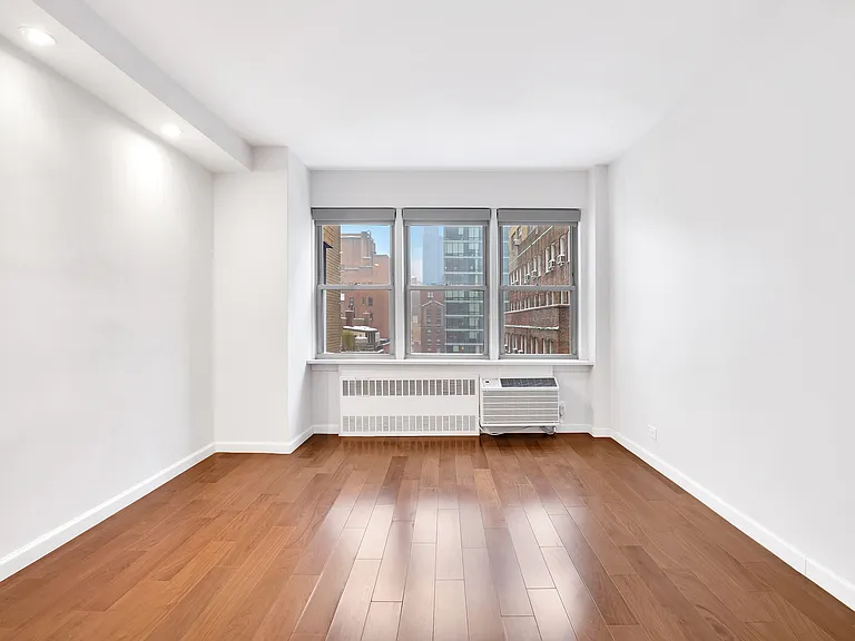 155 E 38th St #17D — Photo 6