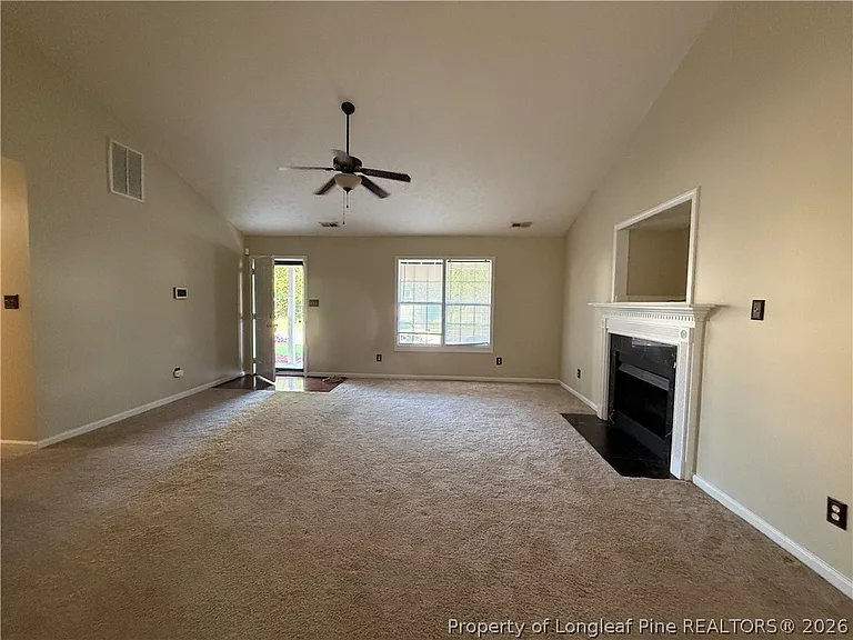 696 Fairfield Cir — Photo 3