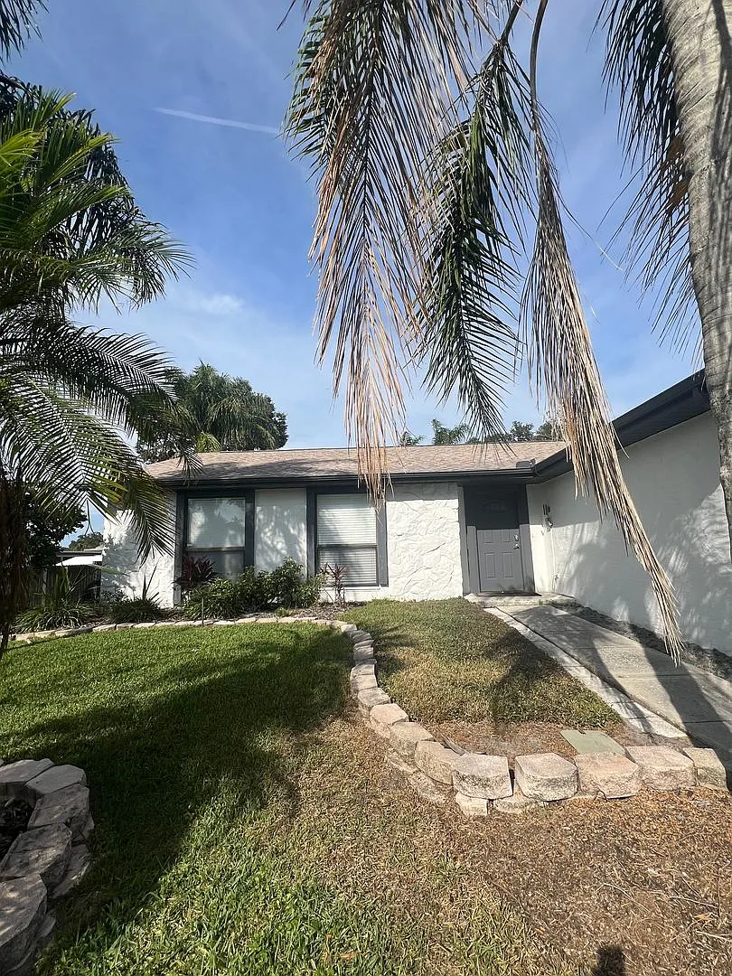 552 Hammock Drive — Photo 1