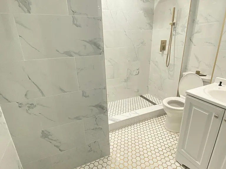 18 Crescent St #3 — Photo 2