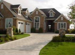 2941 Deep Water Ln, Maumee, OH 43537