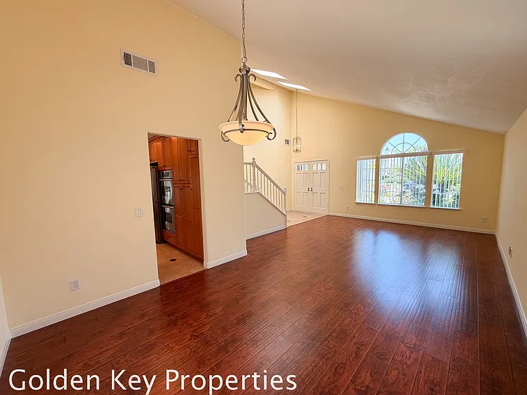 533 Edgewater Ave — Photo 5