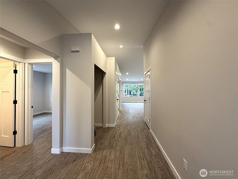 4th image of 393 Sextans Avenue SW