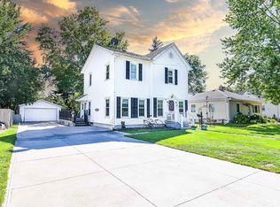 706 E Holland St, Washington, IL 61571