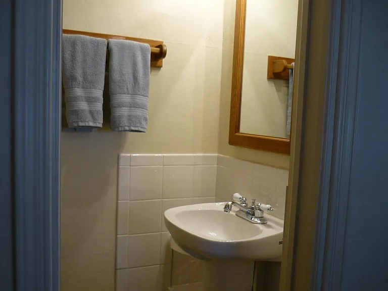 1/2 Bath