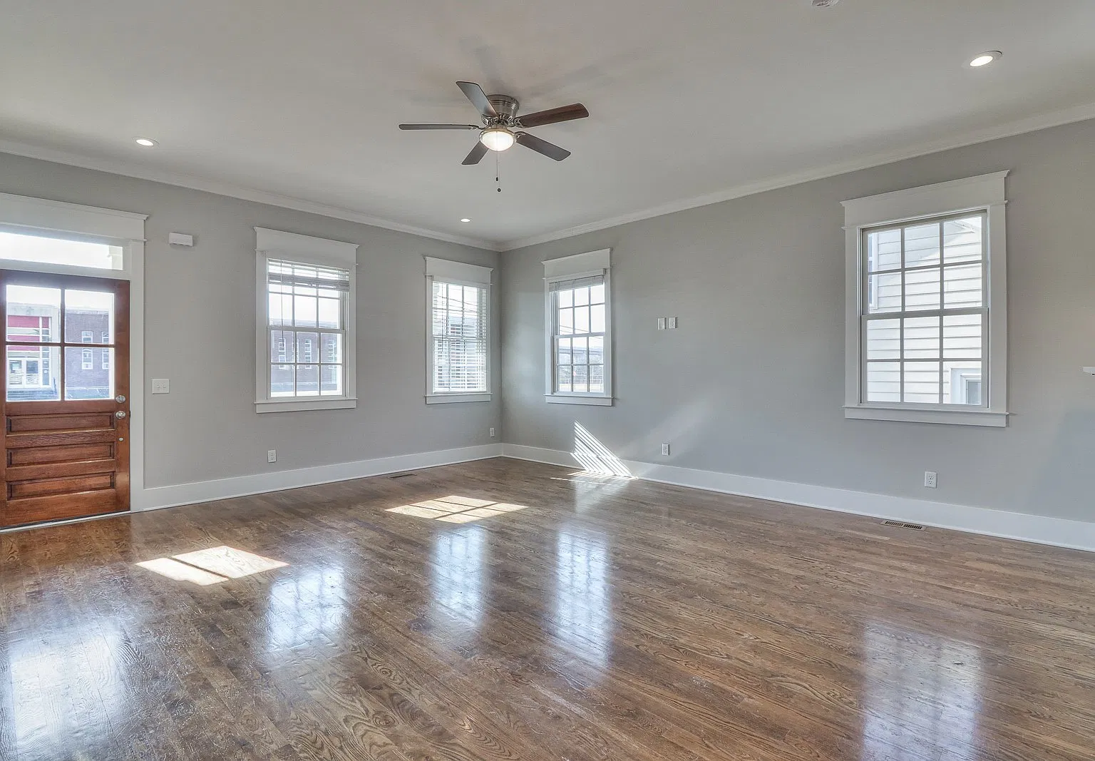 4 bed, 2.5 bath, 2524 sqft, $3,500 — Photo 2