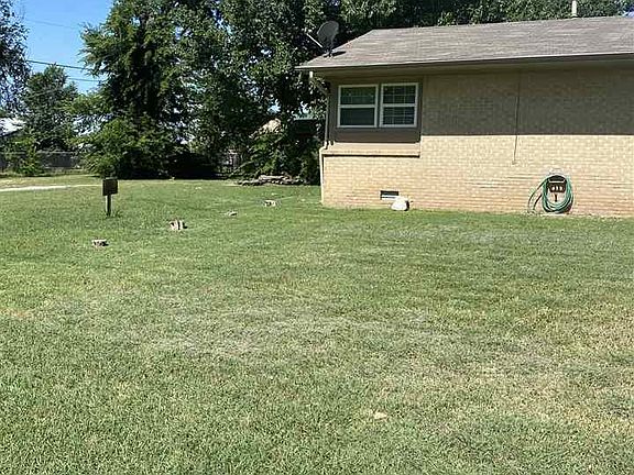 2nd image of 834 NW 20th St