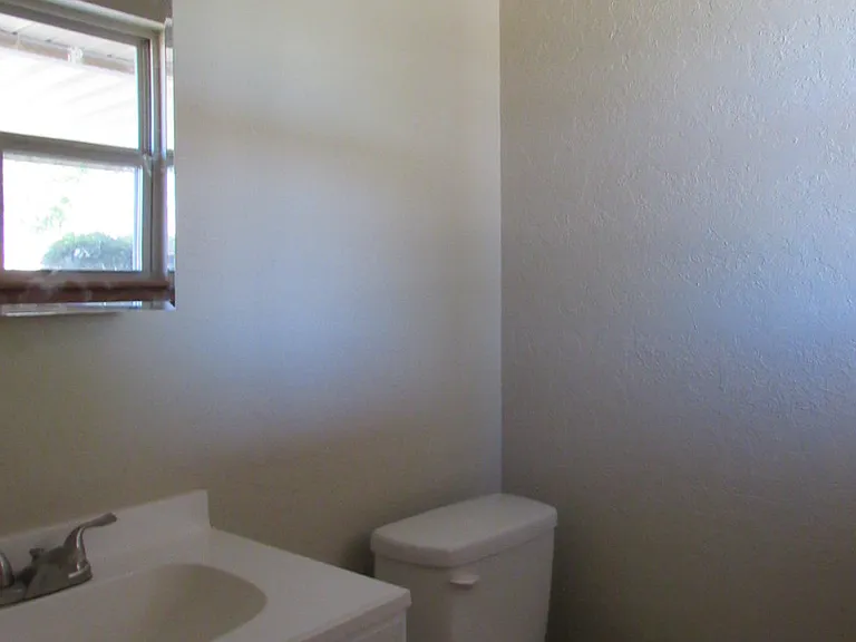 2405 NW 42nd St — Photo 22