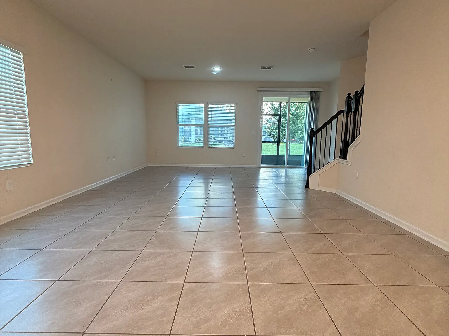 3 bed, 2.5 bath, 1795 sqft, $2,350 — Photo 3