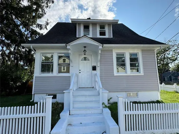 391 N Wellwood Avenue, Lindenhurst, NY 11757