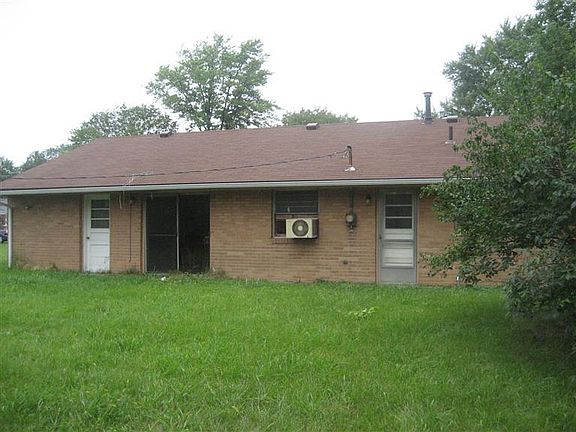 2nd image of 2392 Broadmoor Dr