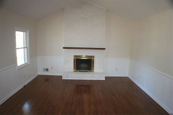 2nd image of 212 Sommerset Dr