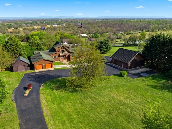 2 Digit Ln, Bunker Hill, WV 25413