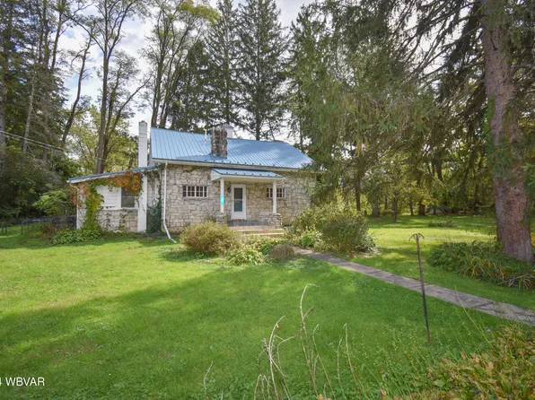 38 Daisy Ln, Mill Hall, PA 17751