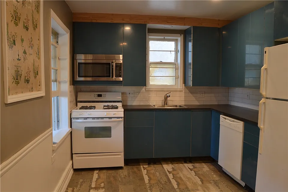 7242 S 700 E — Photo 2