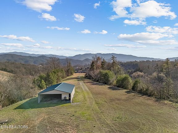 14th image of 634 Old Cedar Creek Rd