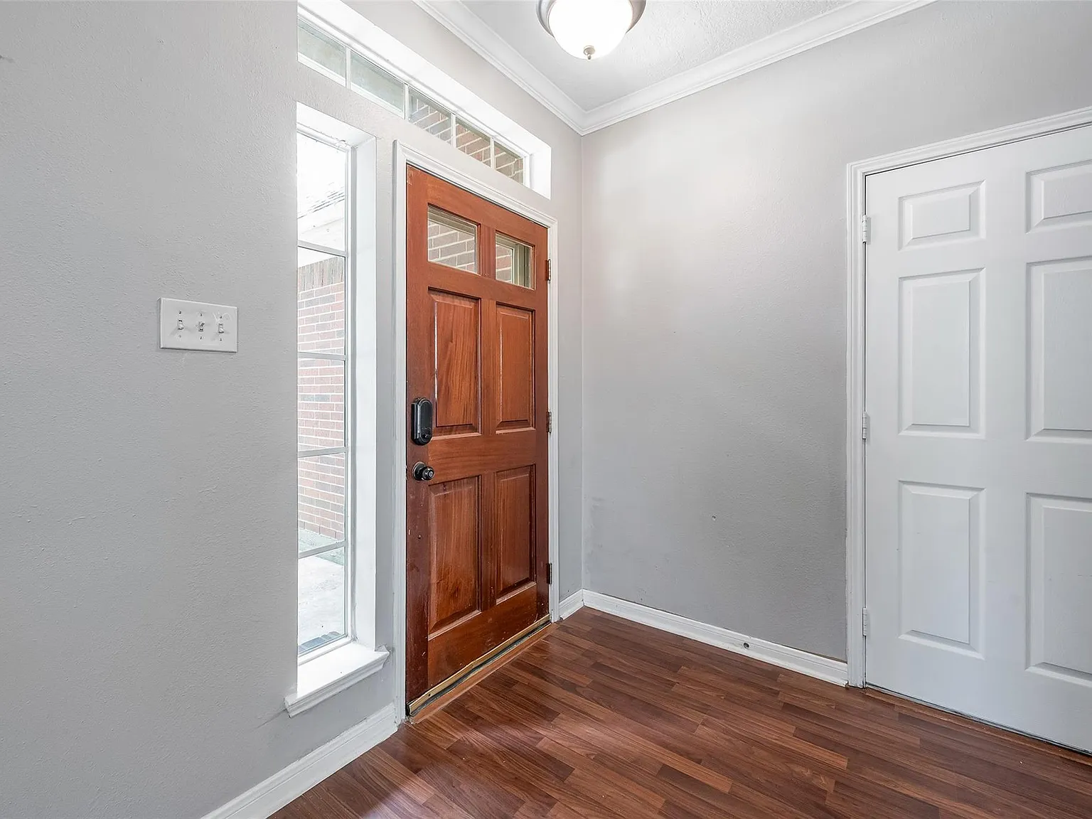 4 bed, 2.5 bath, 2437 sqft, $2,700 — Photo 2