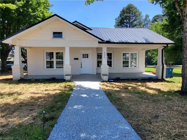 121 W Elm St, Yadkinville, NC 27055