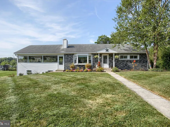 481 Crooked Hill Rd, Hummelstown, PA 17036