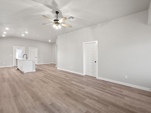 4th image of 13213 Avenue S