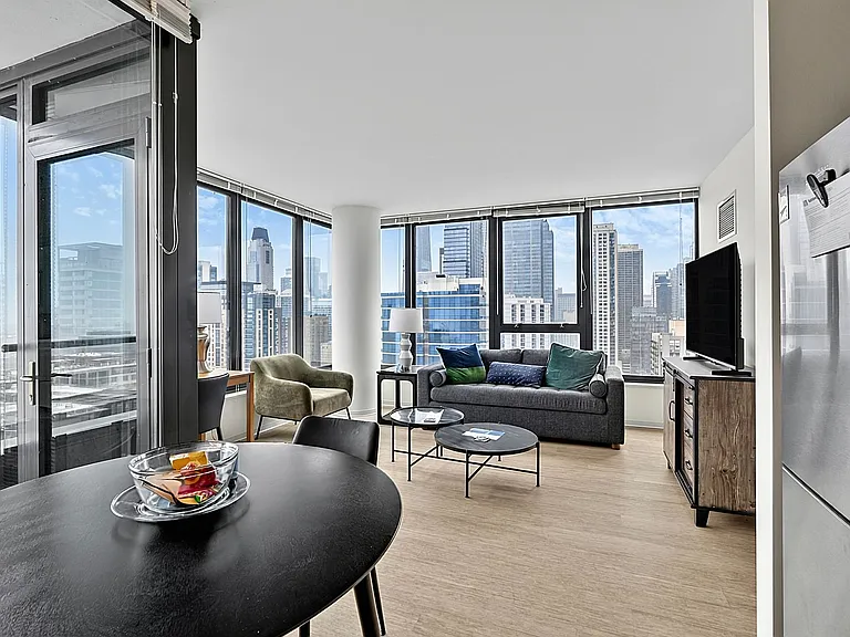 River North Luxury, On Display — Photo 45