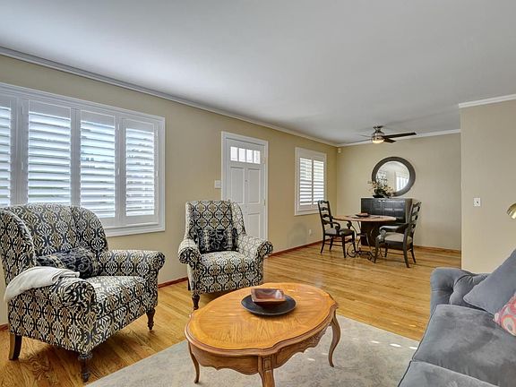 3rd image of 1038 Huntingdon Dr