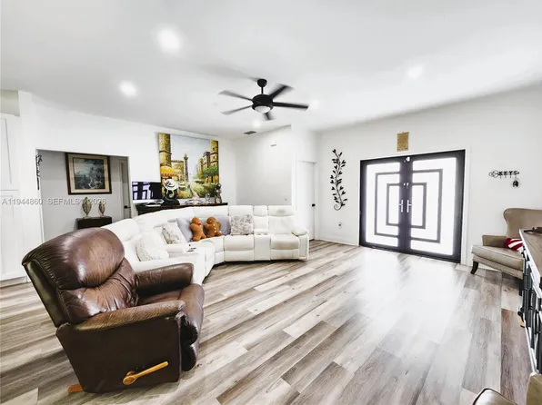 4045 34th Ave SE, Naples, FL 34117