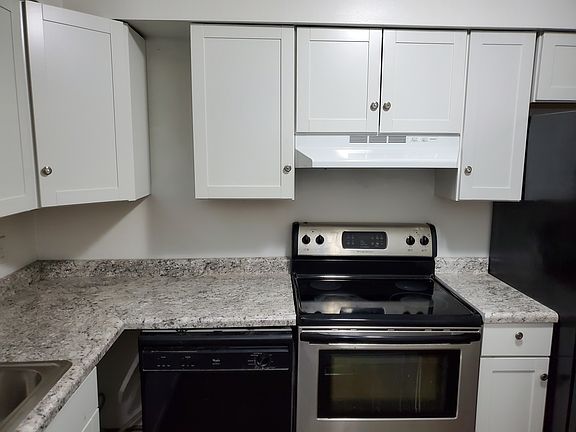 2nd image of 59 Greentree Cir