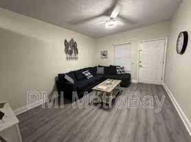 8210 N Klondyke St, Tampa, FL