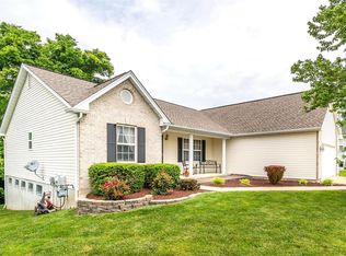 56 Woods Edge Ct, Saint Charles, MO 63304