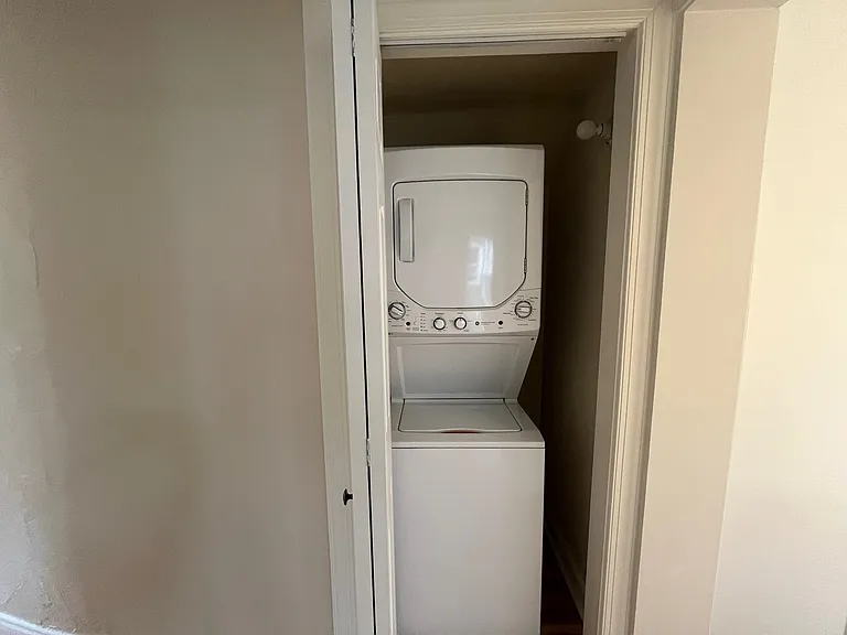 211 Amber St #1 — Photo 10