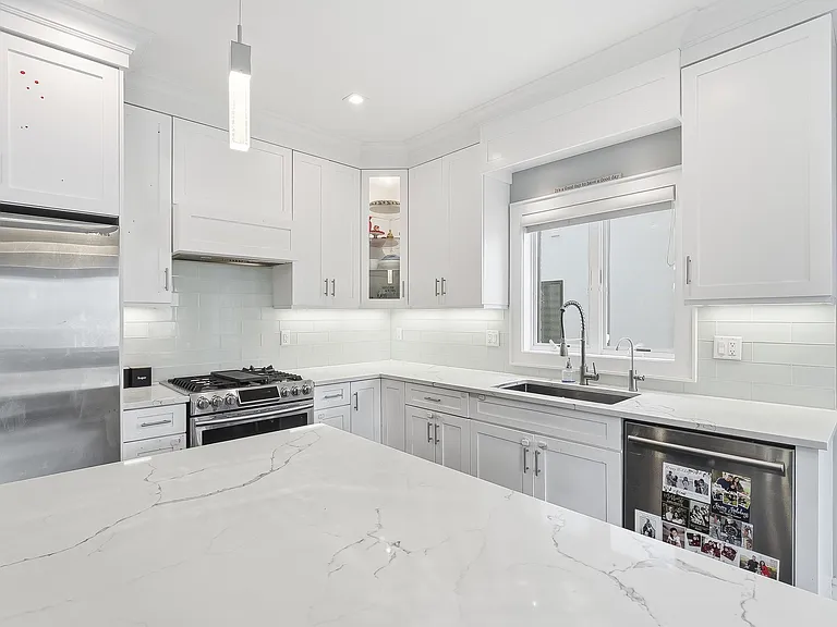 391 Lincoln Ave — Photo 6