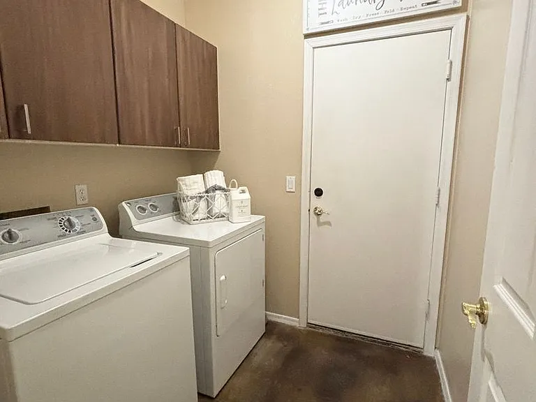 3147 E Vallejo Dr — Photo 25