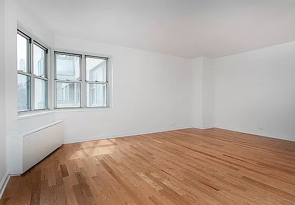 4th image of 300 E 40th St APT 11L