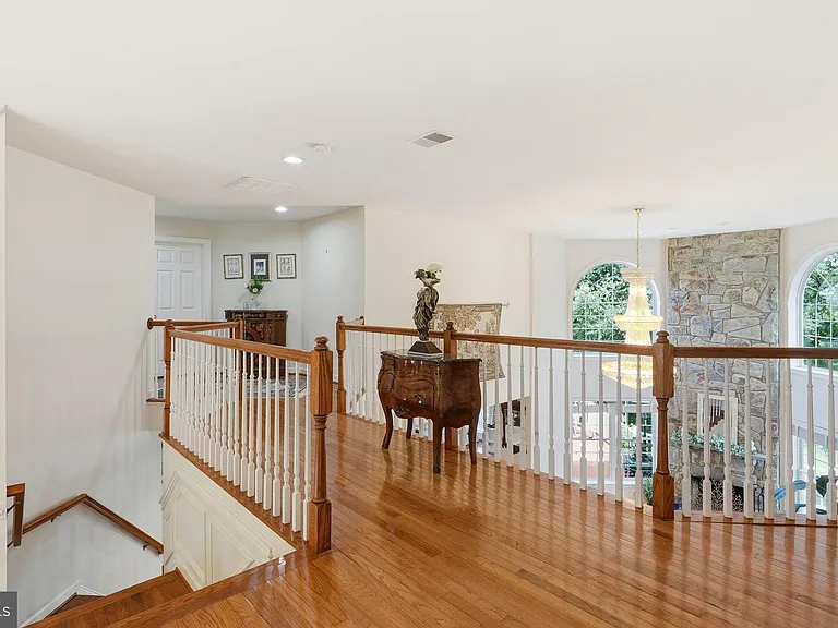 1072 Safa St — Photo 25