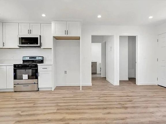 2nd image of 5472 N Mountain View Ave