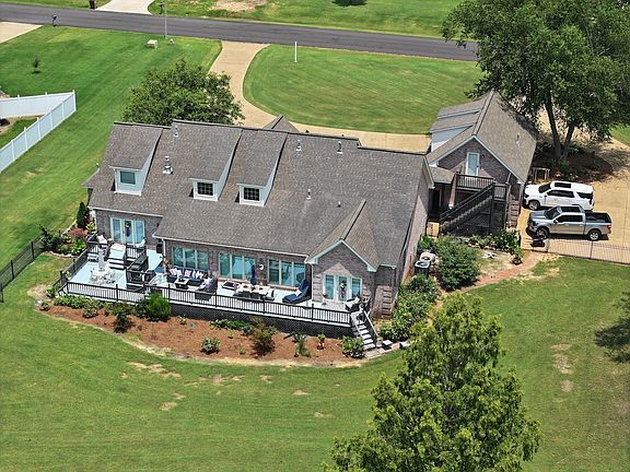 3rd image of 60054 Birchwood Ln